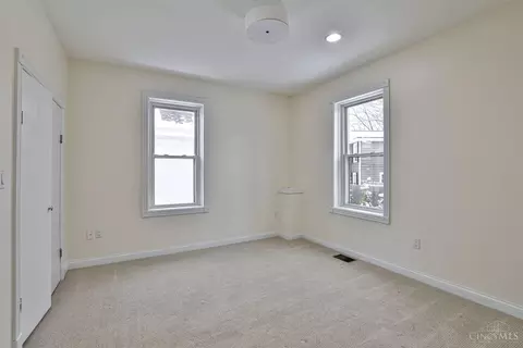 Bedroom - 1065 Delta Ave, Cincinnati, OH 45208 photo 6 of 7