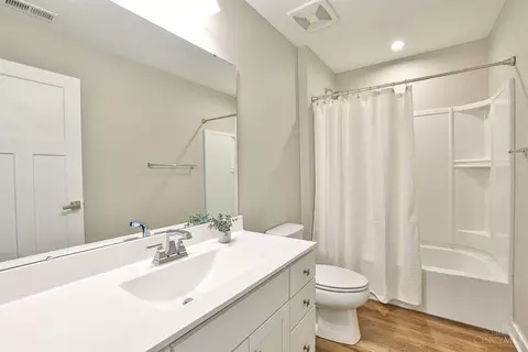 Bath - 2719 Aristides Ct, Morrow, OH 45152 photo 3 of 5