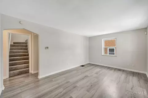 Living - 543 Virgil Rd, Cincinnati, OH 45238 photo 4 of 5
