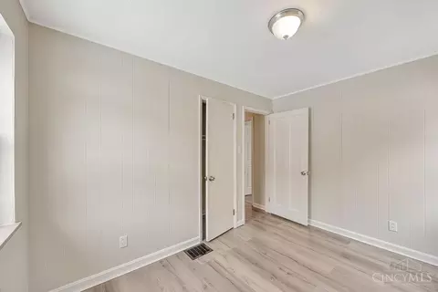 Bedroom - 543 Virgil Rd, Cincinnati, OH 45238 photo 3 of 10