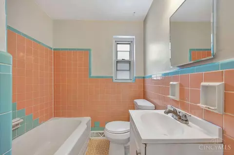 Bath - 543 Virgil Rd, Cincinnati, OH 45238 photo 1 of 2