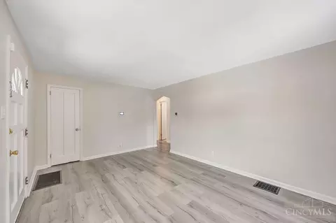 Living - 543 Virgil Rd, Cincinnati, OH 45238 photo 1 of 5