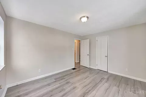 Bedroom - 543 Virgil Rd, Cincinnati, OH 45238 photo 6 of 10