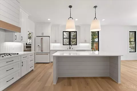 Kitchen - 3490 Cooper Rd, Blue Ash, OH 45241 photo 2 of 5