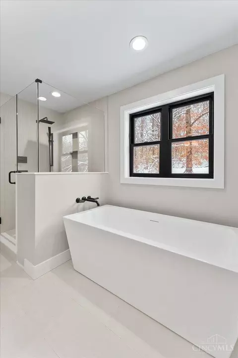 Bath - 3490 Cooper Rd, Blue Ash, OH 45241 photo 3 of 8