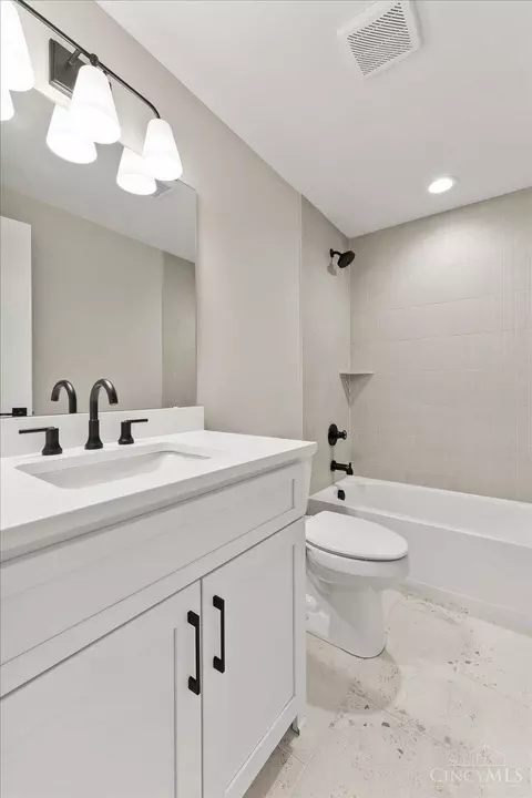 Bath - 3490 Cooper Rd, Blue Ash, OH 45241 photo 8 of 8