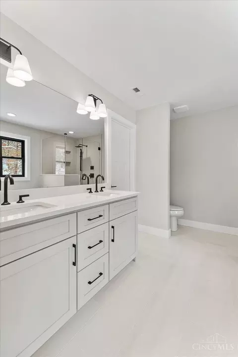 Bath - 3490 Cooper Rd, Blue Ash, OH 45241 photo 2 of 8