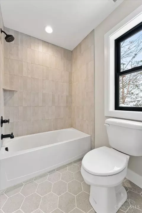Bath - 3490 Cooper Rd, Blue Ash, OH 45241 photo 6 of 8
