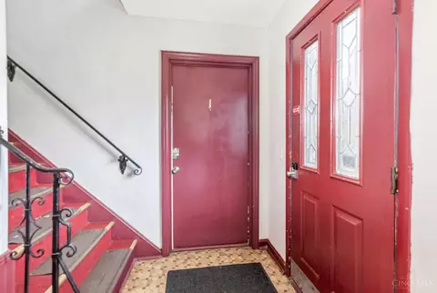 Entry Way - 1114 Egan Ct, Cincinnati, OH 45229 photo 6 of 6