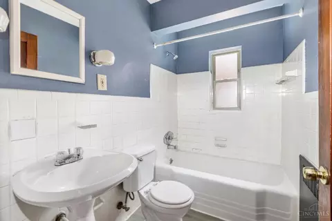 Bath - 1114 Egan Ct, Cincinnati, OH 45229 photo 2 of 2