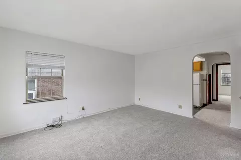 Living - 1114 Egan Ct, Cincinnati, OH 45229 photo 1 of 10