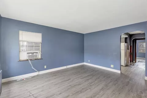 Living - 1114 Egan Ct, Cincinnati, OH 45229 photo 10 of 10