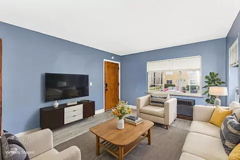 Living - 1114 Egan Ct, Cincinnati, OH 45229 photo 6 of 10