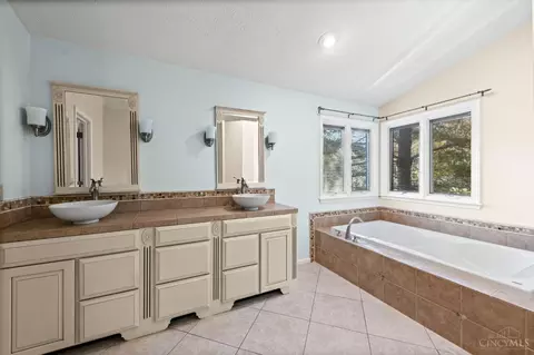 Bath - 7152 Gheils Carroll Rd, Morrow, OH 45152 photo 3 of 5