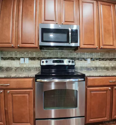 Kitchen - 9452 Tebbs Ct, Harrison, OH 45030 photo 3 of 9