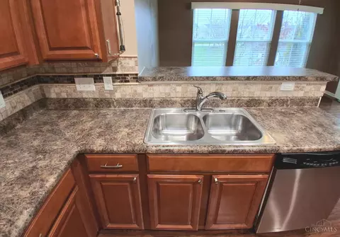 Kitchen - 9452 Tebbs Ct, Harrison, OH 45030 photo 2 of 9