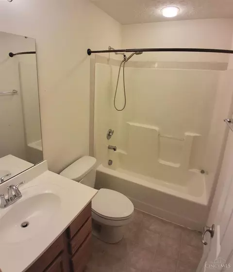 Bath - 9452 Tebbs Ct, Harrison, OH 45030 photo 3 of 6