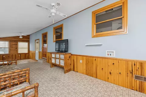Living - 1675 Christopher Rd, Aberdeen, OH 45101 photo 5 of 5
