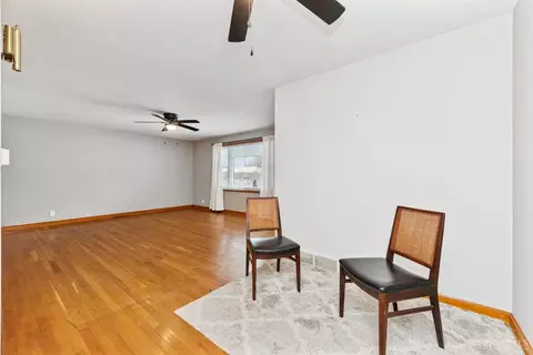 Living - 1675 Christopher Rd, Aberdeen, OH 45101 photo 4 of 5