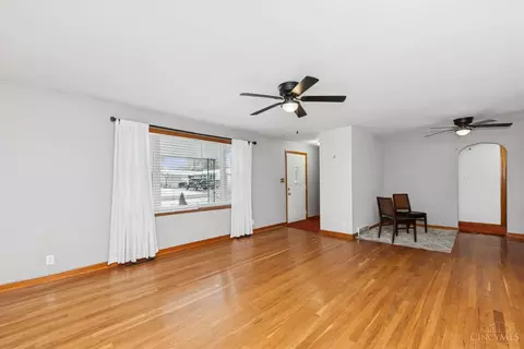 Living - 1675 Christopher Rd, Aberdeen, OH 45101 photo 2 of 5