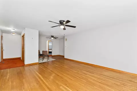 Living - 1675 Christopher Rd, Aberdeen, OH 45101 photo 3 of 5