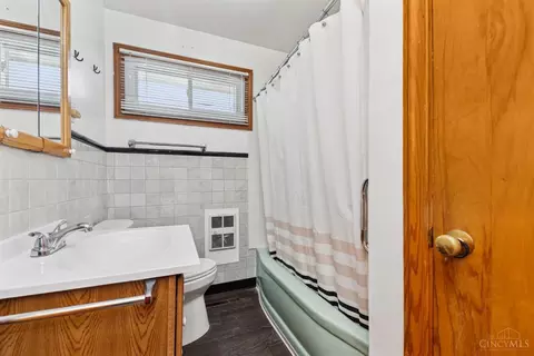Bath - 1675 Christopher Rd, Aberdeen, OH 45101 photo 1 of 1