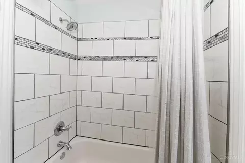 Bath - 1661 Sutton Ave, Cincinnati, OH 45230 photo 2 of 4