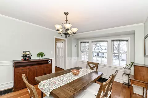 Dining - 1661 Sutton Ave, Cincinnati, OH 45230 photo 3 of 4