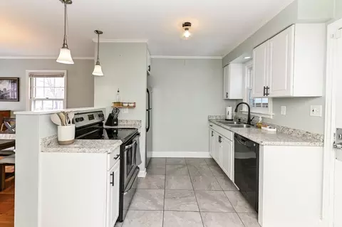 Kitchen - 1661 Sutton Ave, Cincinnati, OH 45230 photo 2 of 2