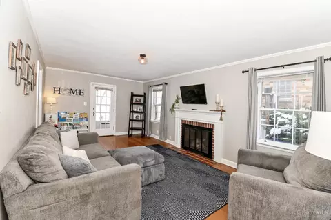 Living - 1661 Sutton Ave, Cincinnati, OH 45230 photo 1 of 5
