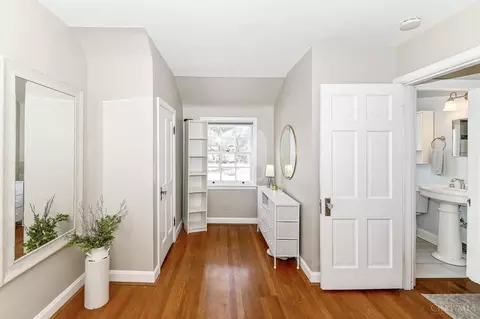Entry Way - 1661 Sutton Ave, Cincinnati, OH 45230 photo 3 of 3