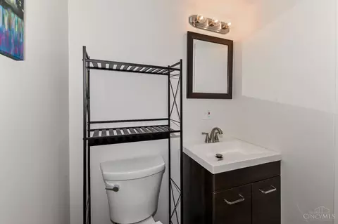 Bath - 1661 Sutton Ave, Cincinnati, OH 45230 photo 4 of 4
