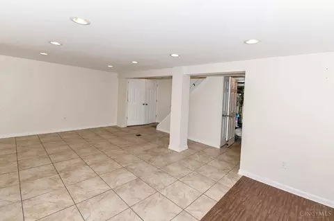 Living - 1661 Sutton Ave, Cincinnati, OH 45230 photo 3 of 5