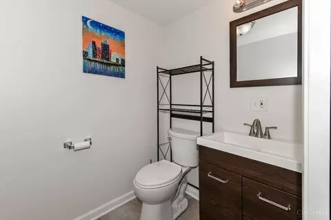 Bath - 1661 Sutton Ave, Cincinnati, OH 45230 photo 3 of 4