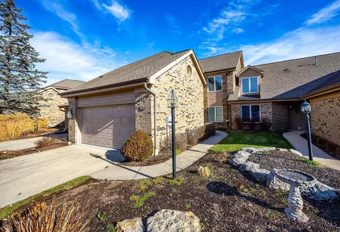 60 Waterpoint Ln, Hamilton, OH 45013
