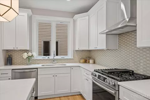 Kitchen - 3121 Hackberry St, Cincinnati, OH 45207 photo 4 of 5