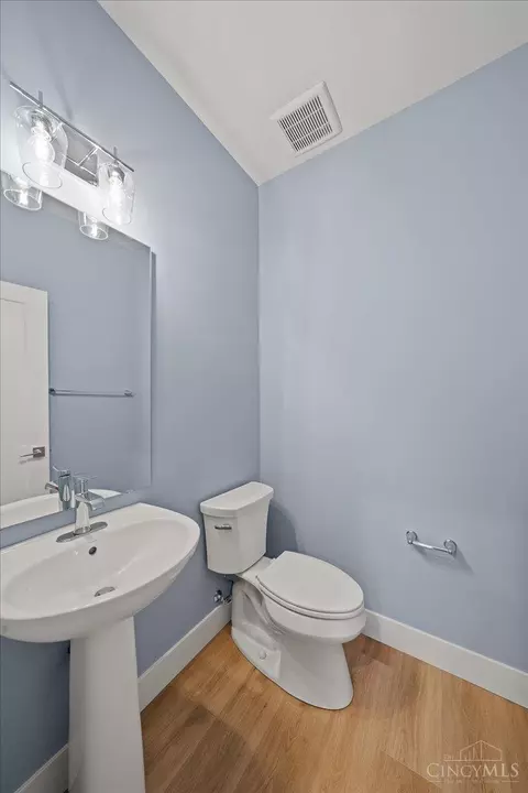 Bath - 3121 Hackberry St, Cincinnati, OH 45207 photo 1 of 6