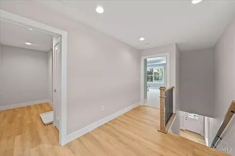 Entry Way - 3121 Hackberry St, Cincinnati, OH 45207 photo 2 of 3