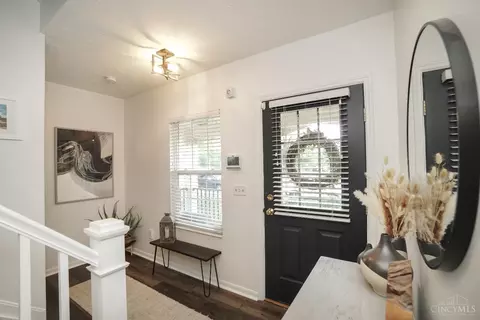 Entry Way - 1524 Jonathan Ave, Cincinnati, OH 45207 photo 2 of 9