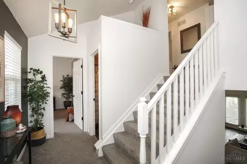 Entry Way - 1524 Jonathan Ave, Cincinnati, OH 45207 photo 7 of 9