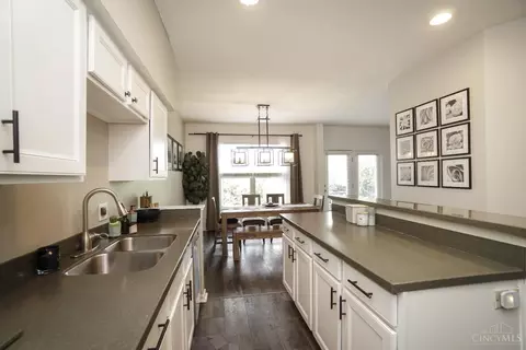 Kitchen - 1524 Jonathan Ave, Cincinnati, OH 45207 photo 4 of 5