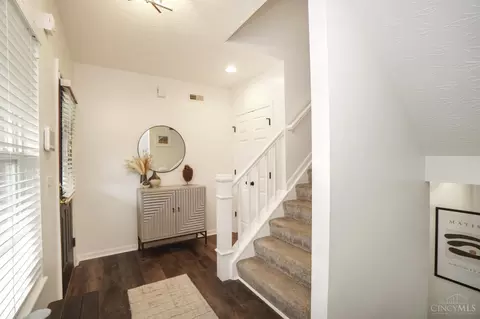 Entry Way - 1524 Jonathan Ave, Cincinnati, OH 45207 photo 4 of 9