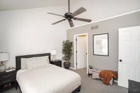 Bedroom - 1524 Jonathan Ave, Cincinnati, OH 45207 photo 2 of 4