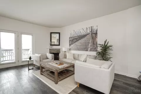Living - 1524 Jonathan Ave, Cincinnati, OH 45207 photo 5 of 7