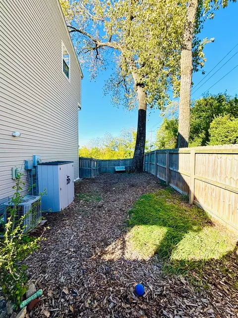 Exterior - 1524 Jonathan Ave, Cincinnati, OH 45207 photo 9 of 10