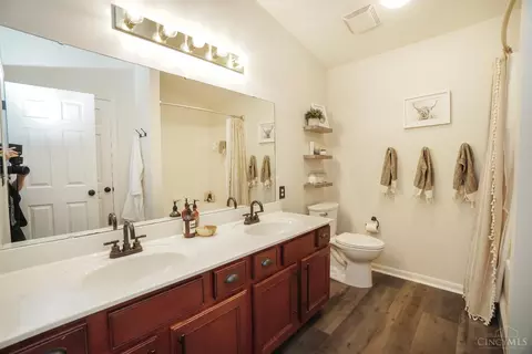 Bath - 1524 Jonathan Ave, Cincinnati, OH 45207 photo 3 of 4