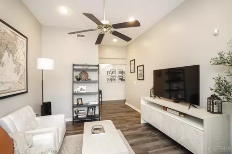 Living - 1524 Jonathan Ave, Cincinnati, OH 45207 photo 2 of 7