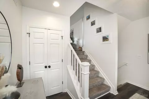 Entry Way - 1524 Jonathan Ave, Cincinnati, OH 45207 photo 3 of 9