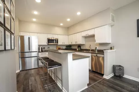 Kitchen - 1524 Jonathan Ave, Cincinnati, OH 45207 photo 2 of 5