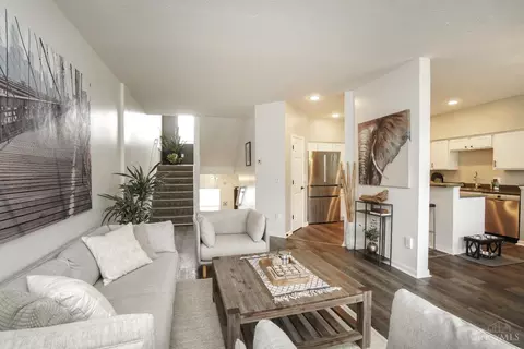 Living - 1524 Jonathan Ave, Cincinnati, OH 45207 photo 6 of 7